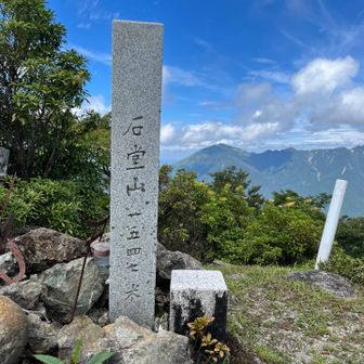 後ろが市房山かな？