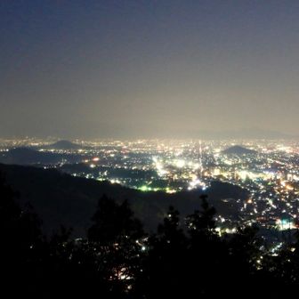 山頂より大和三山。妹が家も​──の詩のような、特に思い人や思い入れのある土地では無いのですが、大和の国を眺めるの好きなんです。