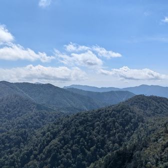 大崩山に至る稜線👀
奥のメジャー鉾岳、鬼の目山
グレピ地蔵岳やら…
いつか…必ず❤️‍🔥🥷🤟