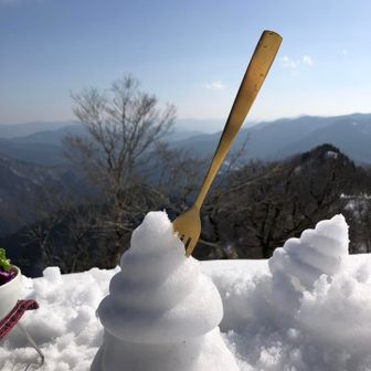 フォーク置きはコレ👆
💩にフォークを差してると思ったあなた…
安心して下さい❗️これは白い巻き貝のフォーク置きなんです🐚