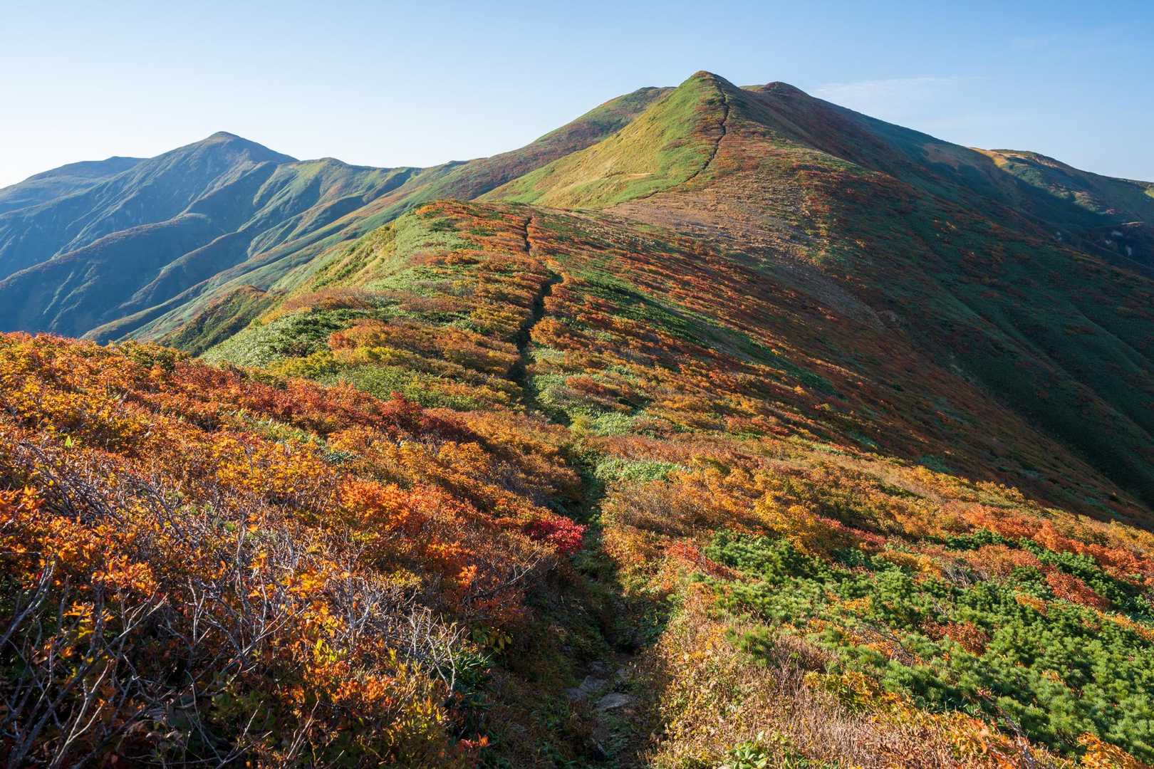 西朝日岳へ