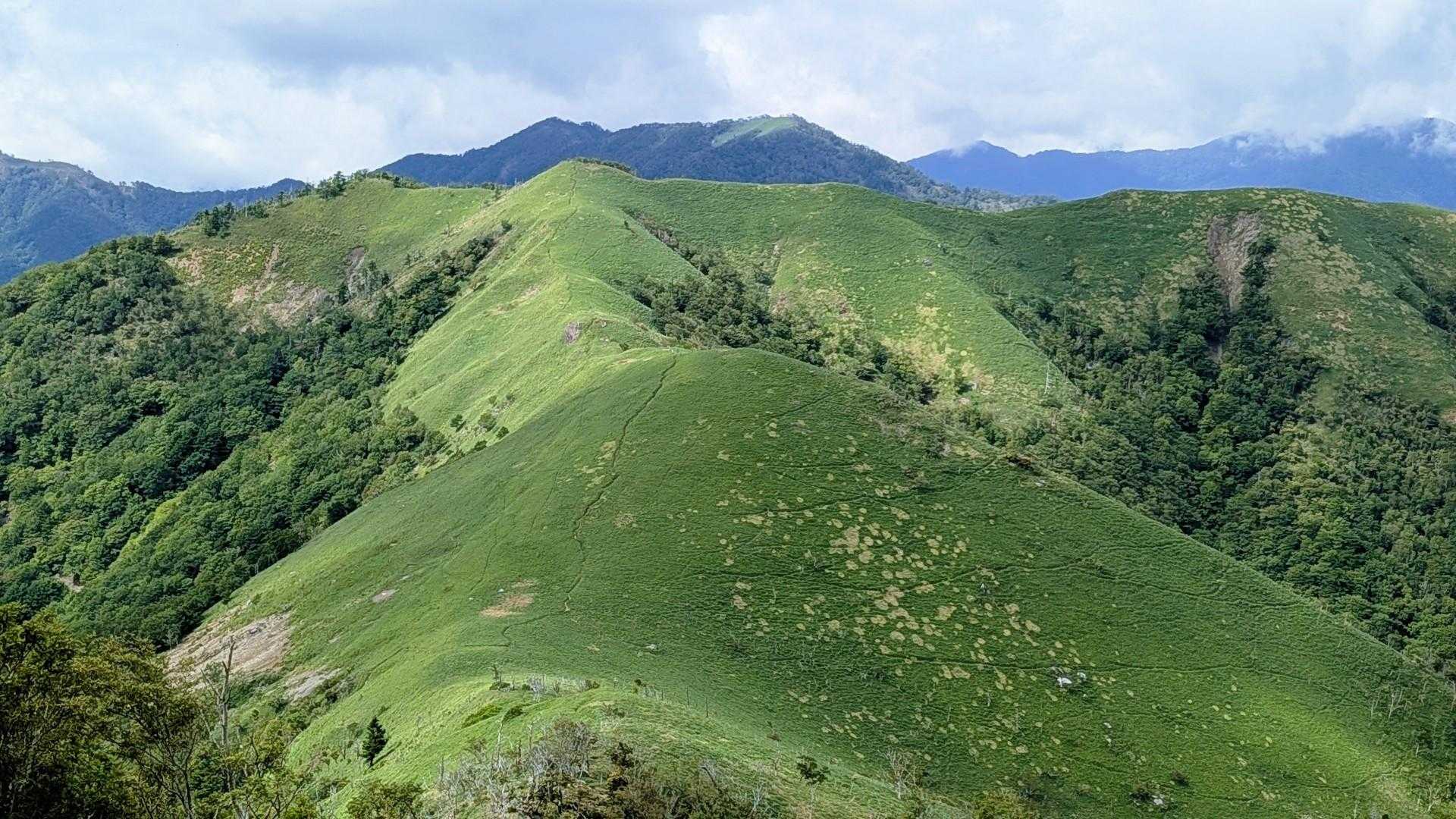 見ノ越登山口-剣山-ジロウギュウ峠-次郎笈-丸石 縦走コースの写真
