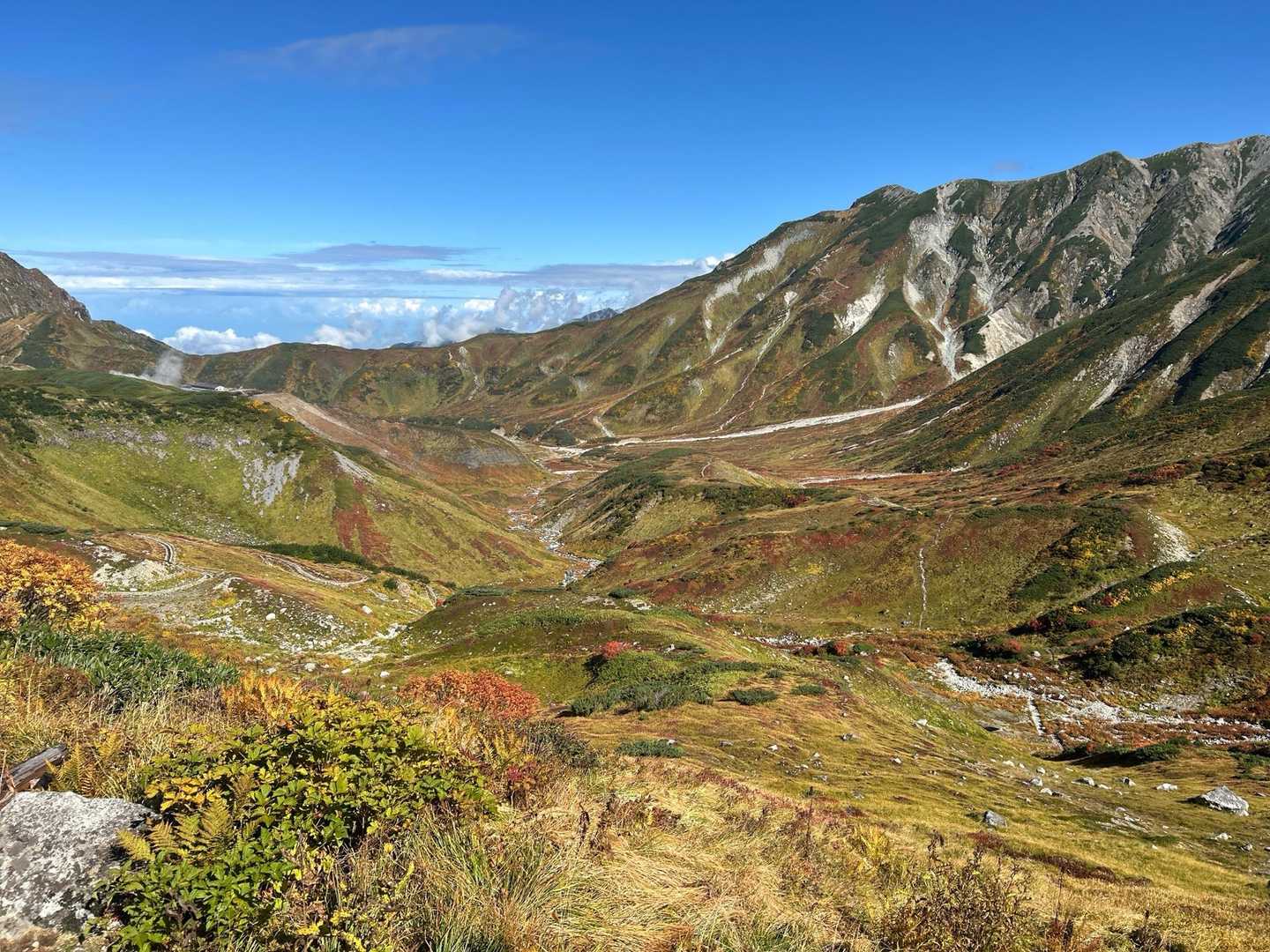 3000m峰三座と神域、黒部湖を見下ろす立山三峰周回の写真