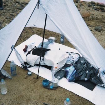 雨は嫌いだ。なんとか止む。
山小屋で電波を拾い確認すると４時間ほど雨雲が双六岳の真上にずっと居たようだ。どっかいけよ。