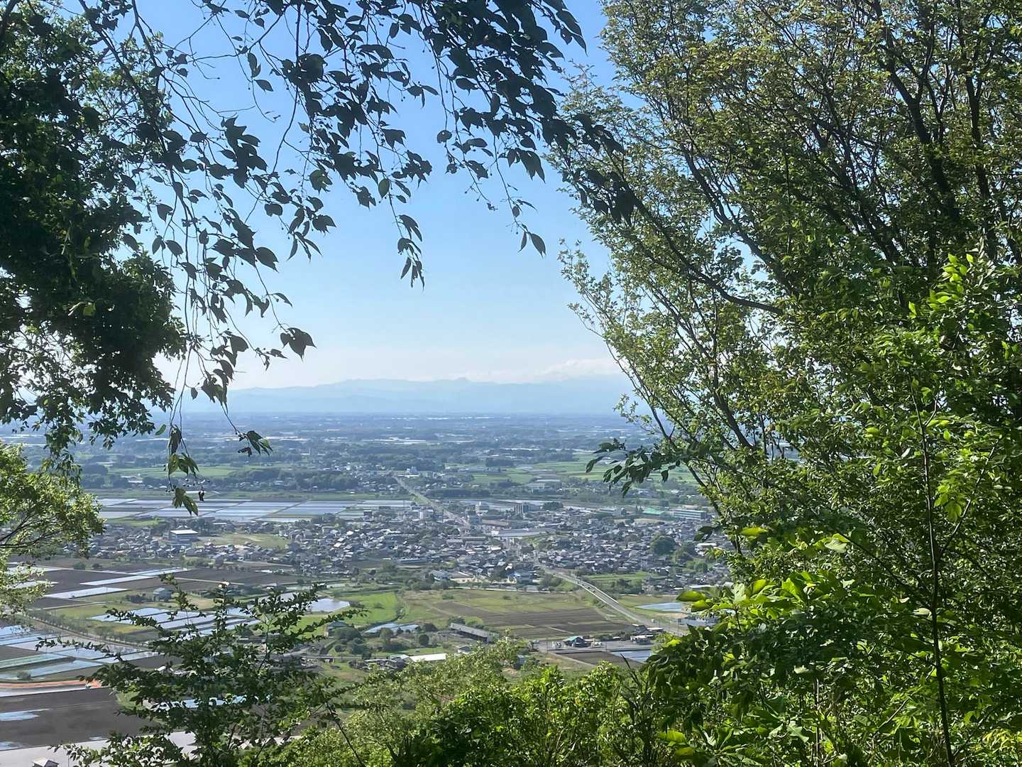 下ったとこにちょっと開けたところが