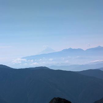 彼方に富士山も。