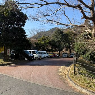 駐車場到着🅿️

満車でしたけど、
停めてたのは登山の人たちだけではないみたいですね。