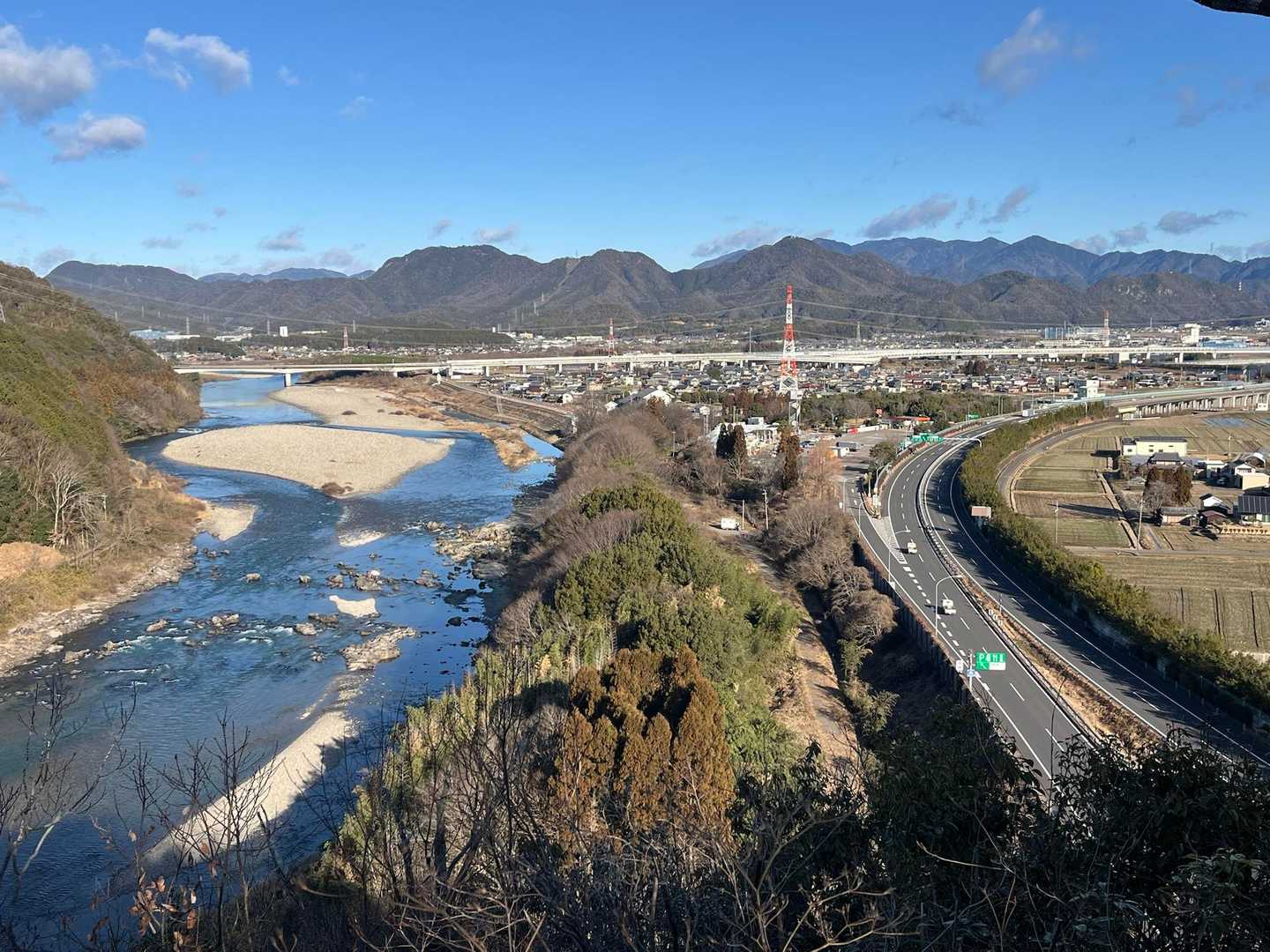 移動して長良川展望地から。長良川feat.高速🛣️