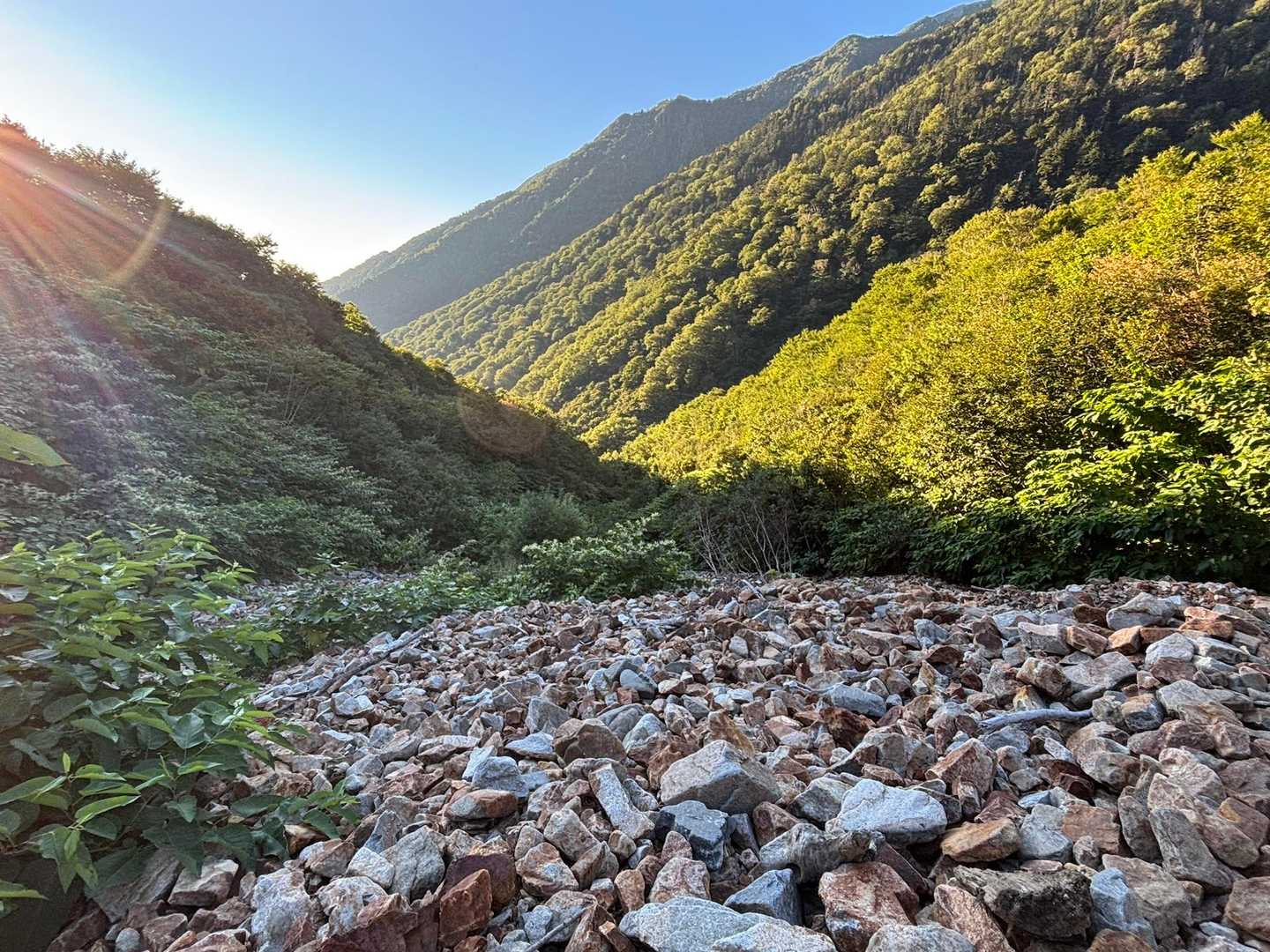 岩ゴロゴロ歩きずらい🚶‍♀️