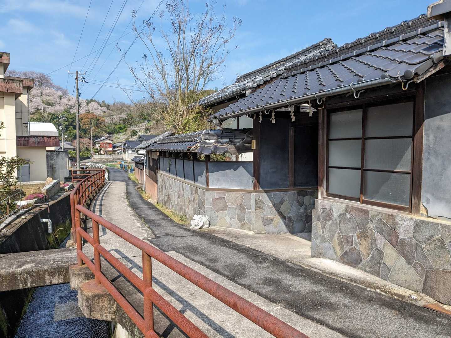 タイムスリップしたような道