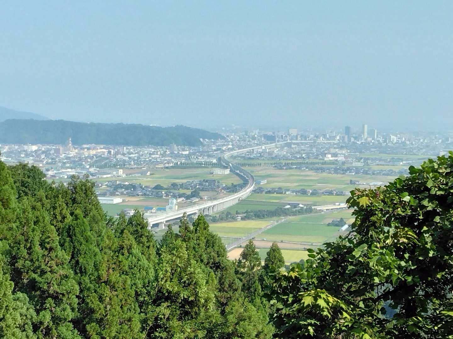 文殊山 | 泰澄が開いた知恵の山、雲海と新幹線を見下ろす福井のソウルマウンテンの写真