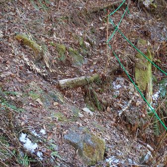 狭いトラバース、少し崩落していて足元凍っているので怖かったです😱