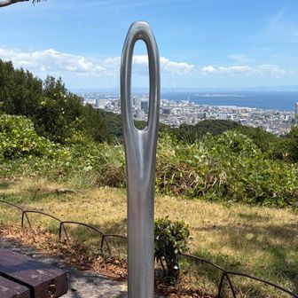 なんだ😳この針みたいな置き物は🪡
覗き込むのが正解なのかね？