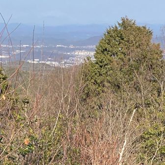 霞んでるけど、かすかに御嶽山