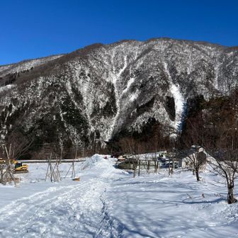 ふぅ、何とか昼までに下山できた〜😊

最後にスライドされた方、本日テント泊すると😮