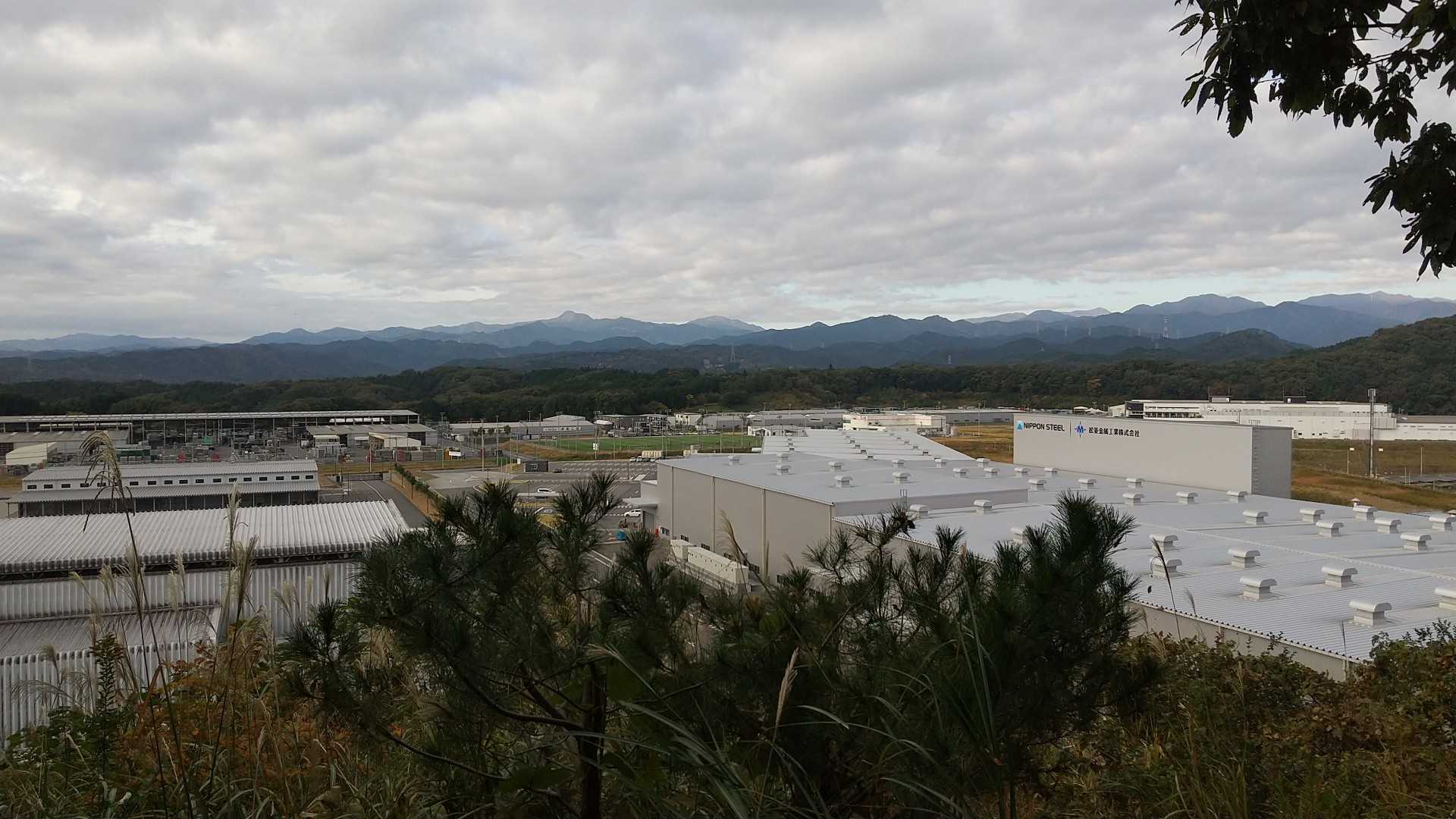 山頂からの眺め
残念ながら…雲☁多し