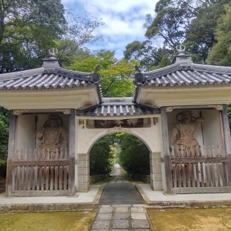 満願寺。結構参拝者がいました。由緒ありそう。晴れてきた。