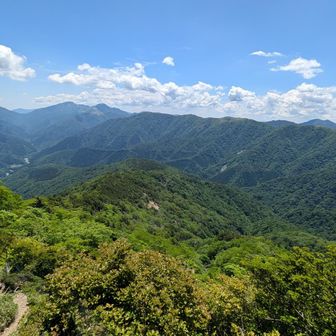 歩いてきた稜線