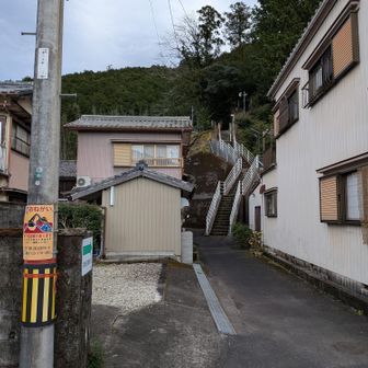 渡利登山口、こちらは傾斜緩やか。時計回りの方が安全かなー