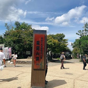午後はより暑い。ビール飲んで階段しんどい