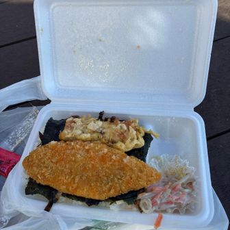 お昼はのり弁。こういうのでいいんだよ
でも今時490円は破格すぎ