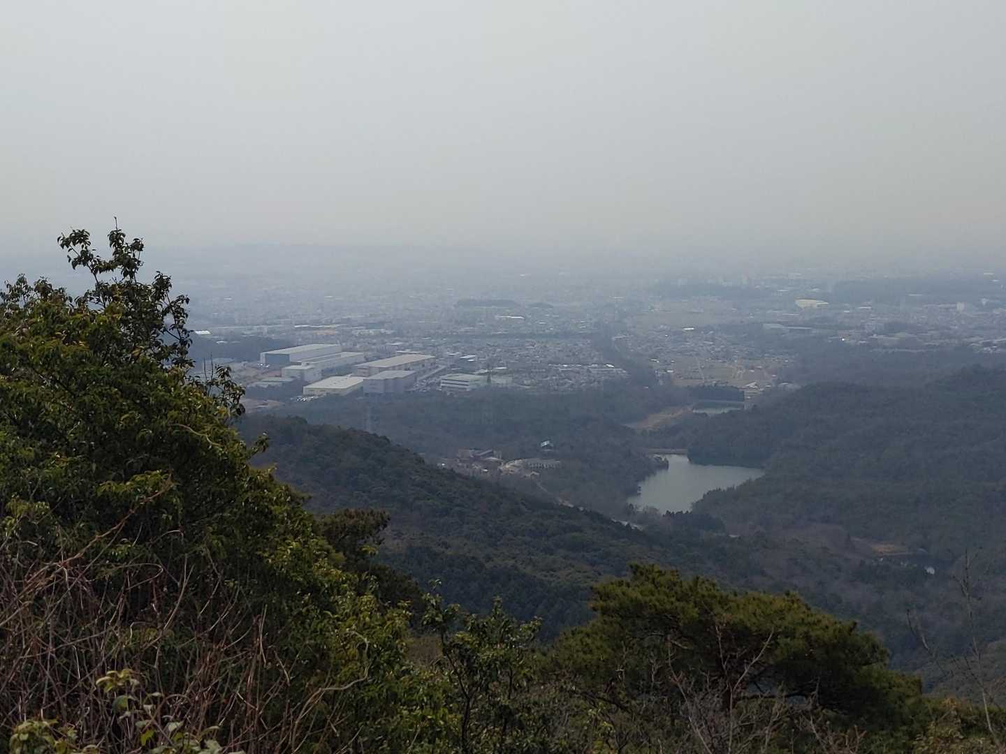 弥勒山着
今日は曇っていて遠くまで見渡せません