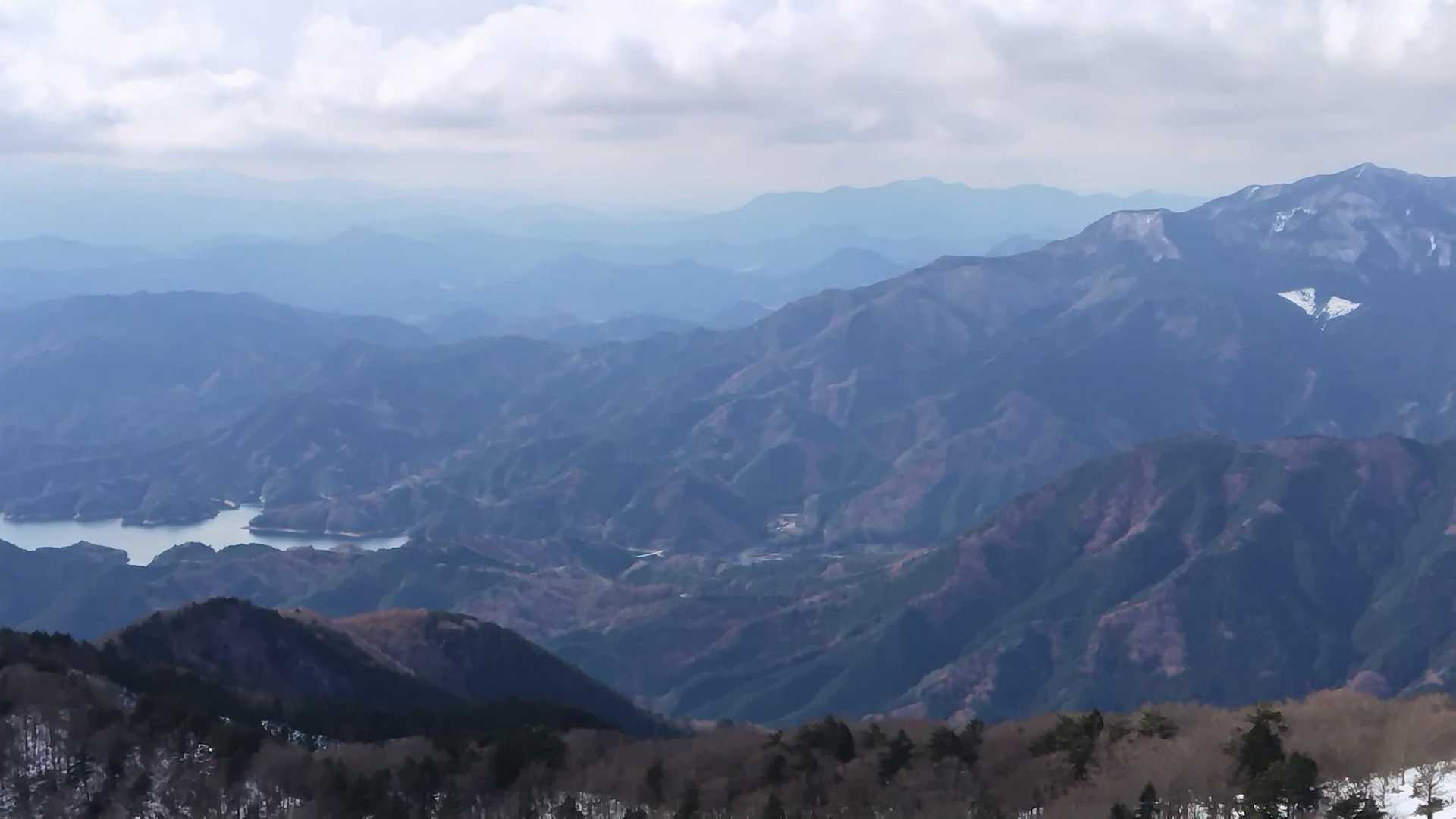  四季彩橋吊床版橋(四国一長い吊床版橋)が見えている。
 16回目にして、やっと、
気付きました。トホホ😅