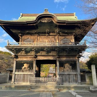 立派な仁王門。