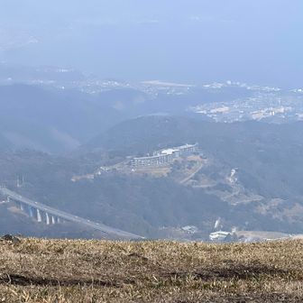 遠くにインターコンチネンタルホテル