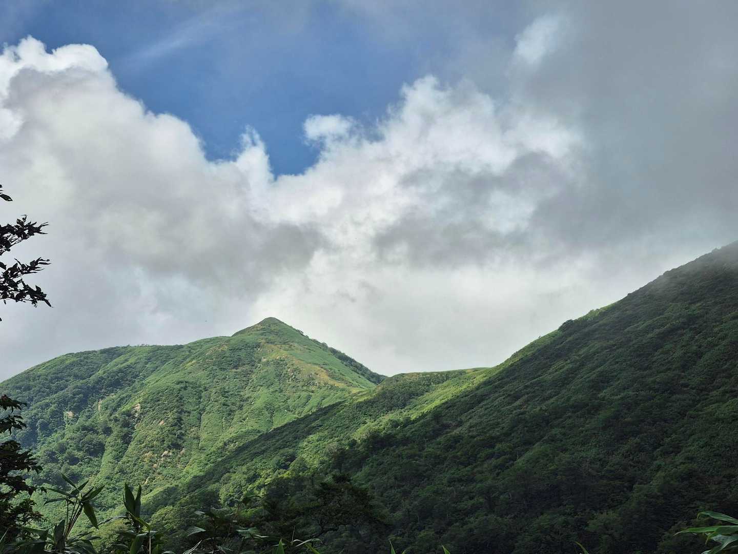 なんと、晴れてきたー❗😃
あんなに綺麗な山が近くにあったのね😅