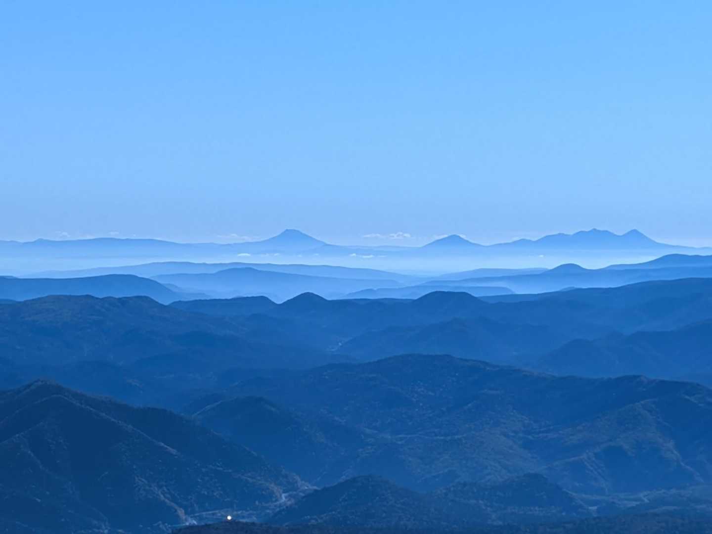 今日は遠くの山々もバッチリ見えてます!