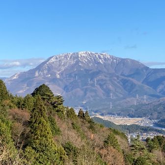 伊吹山がキレイに見えます。
