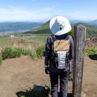 狭い山頂は満員御礼
なんとか人が入らないタイミングを狙ってパチリ