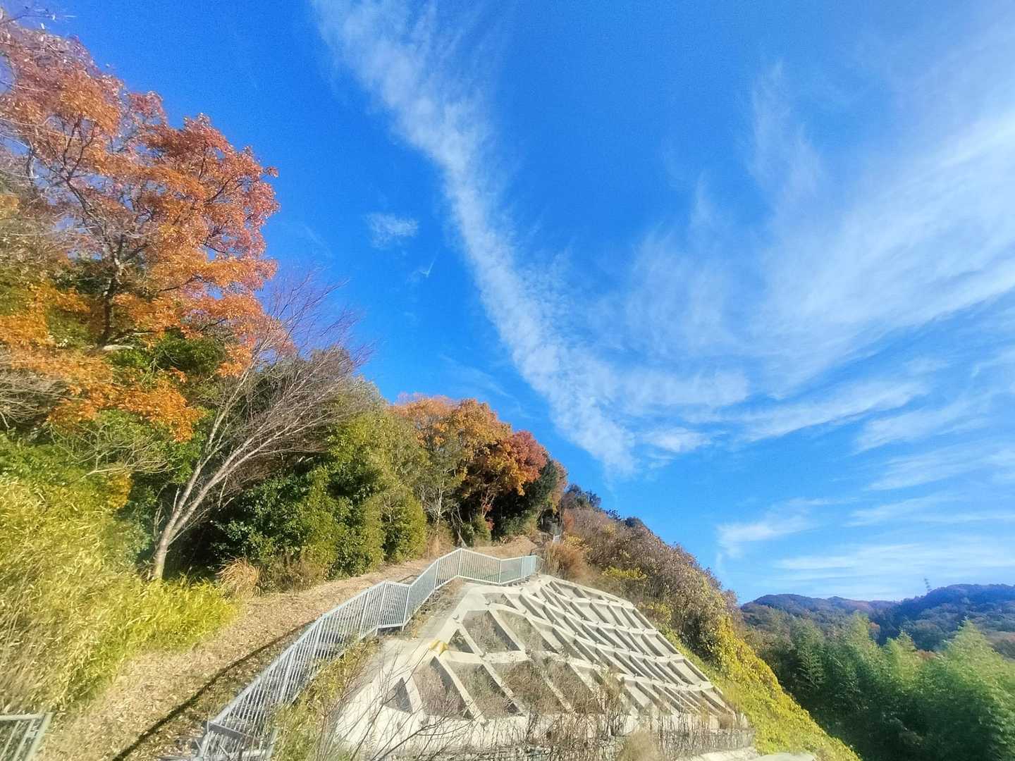 高速渡った後、県道65号の上も渡ります
それがここ