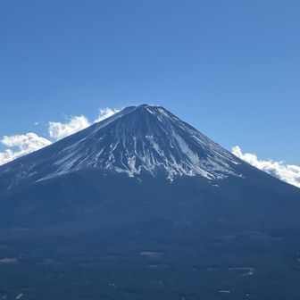アップ
少し逆光気味だけど、雪と紺色のゼブラ🦓富士🗻が好き😊