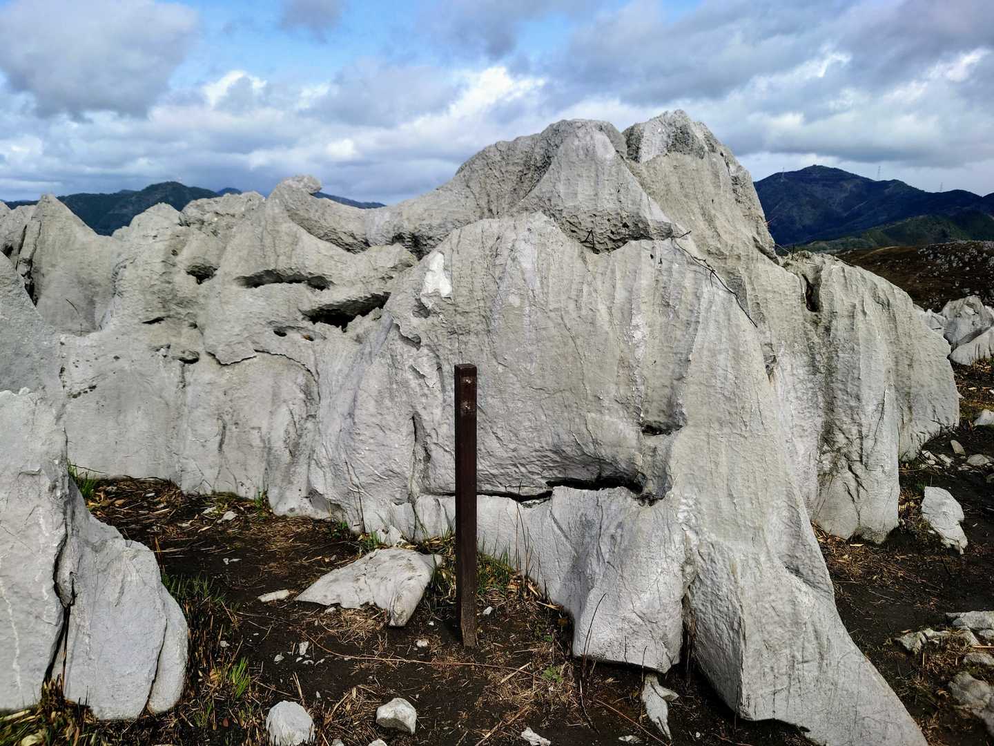地獄台
看板が取り外されている理由は、たかさんがモーメントに上げてくださったので納得👍

https://yamap.com/moments/399150

R1さんのフィールドメモも、とても有り難かったです🙏感謝✨