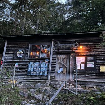 2日目の朝の富士見平小屋。