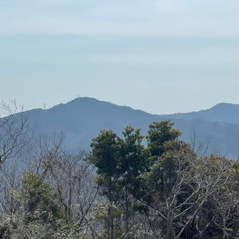 豊橋市最高峰の平尾山と右に坊ヶ峰。
