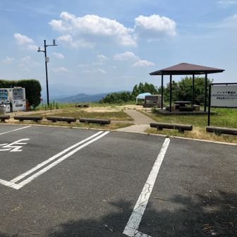 下調べ通り、ここから高安駅までの8キロくらい自販機がありません。
しっかり飲んでしっかり買い込みます。