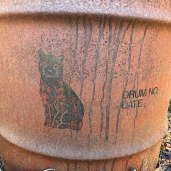 猫たんのドラム缶あった可愛い