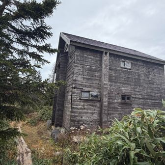 避難小屋は帰りに寄ることにします。