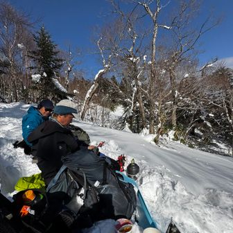 ここで湯を沸かしてカップラーメンとコーヒー