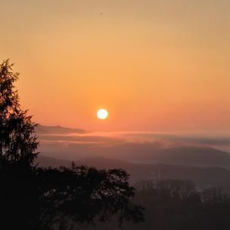 富士見岩での日の出には間に合わず(かすりもせず🤣)須永山にて