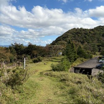 鍋塚休憩所の駐車場。
大江山だけ登るならここからの方が
サクッと登れると思う。
なかなか急登だけど。