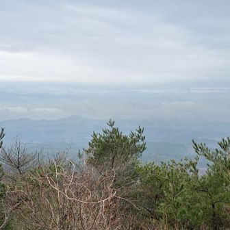 神峰山と高鈴山方面