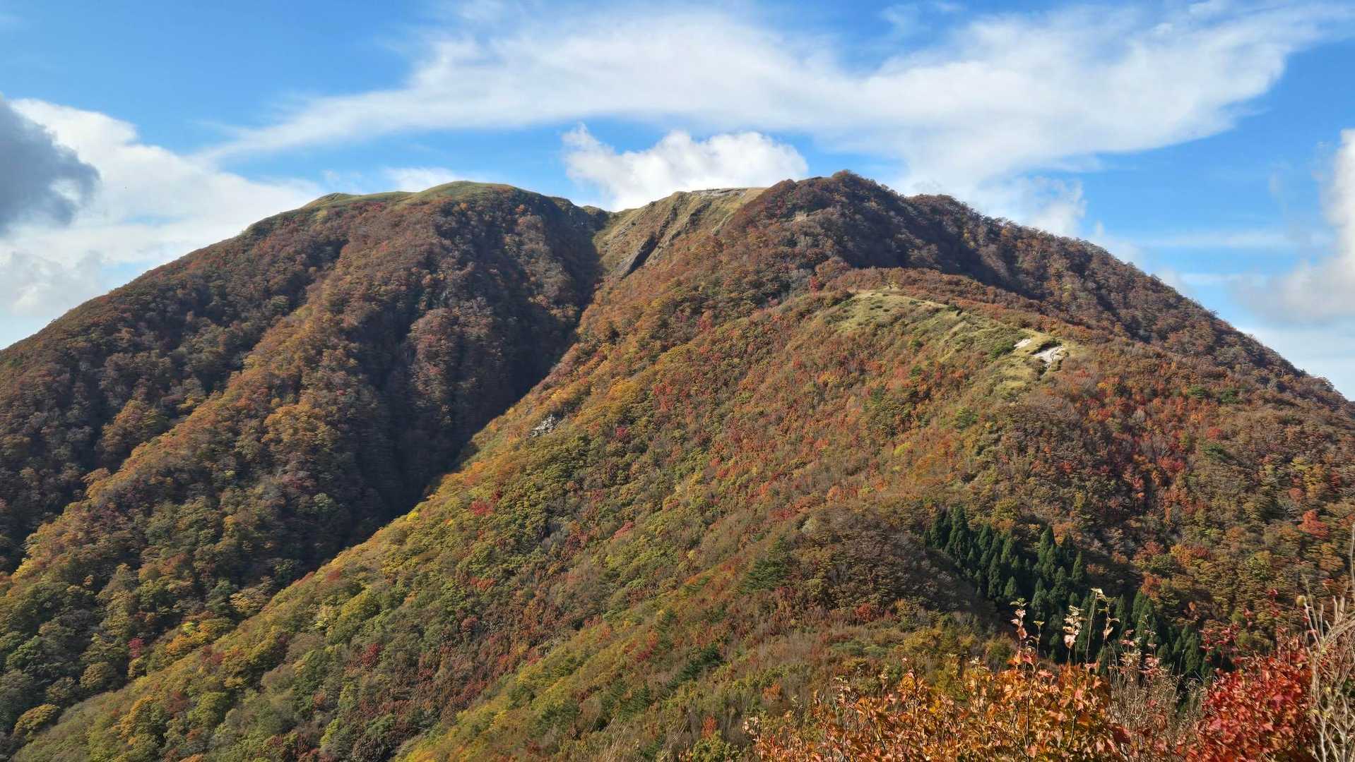 女三瓶山から見る男三瓶山👍️