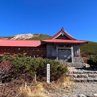 やっと山頂の宮にお参りにこれました