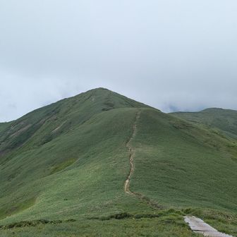 ここでもおにぎり一個食べ、平標へ向かいます
