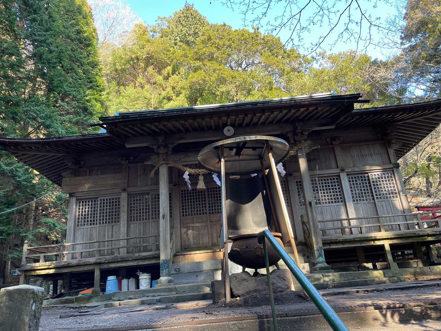 お参りして登ります(階段が帰りに効きます