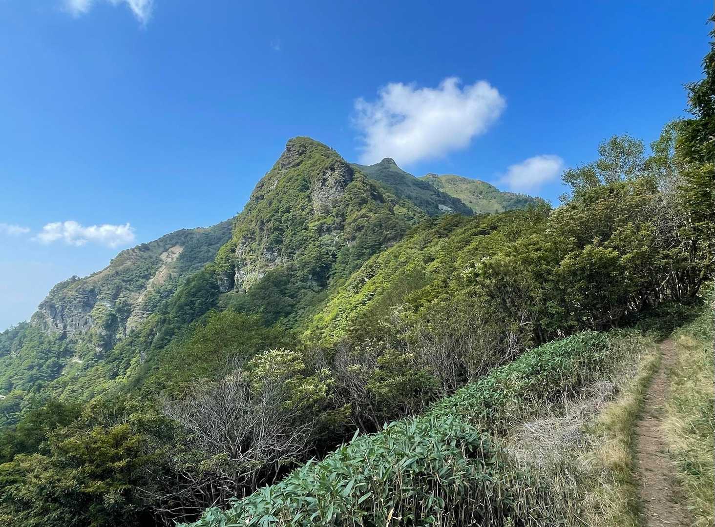 目前に寒風山が、さあ行くぞ